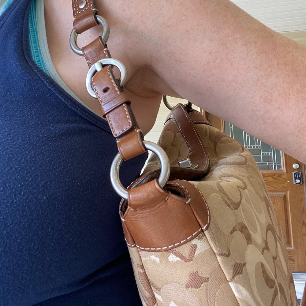 Coach bag w/ signature logo. Canvas with suede -leather strap. GREAT CONDITION. - Picture 13 of 16